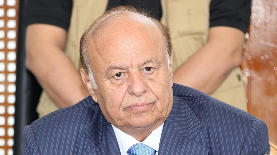 رئيس اليمن يقرر إعفاء نائبه علي محسن الأحمر من منصبه ويشكل مجلس رئاسي
